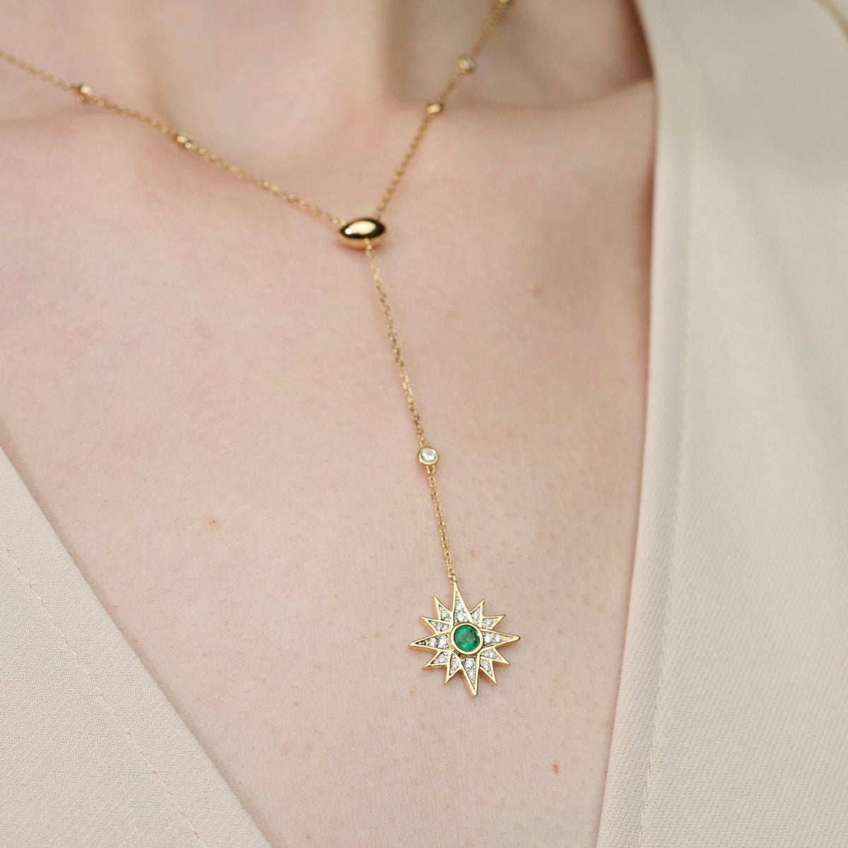 Astra Lariat Necklace in Diamond and Emerald - 18k Gold - Lynor