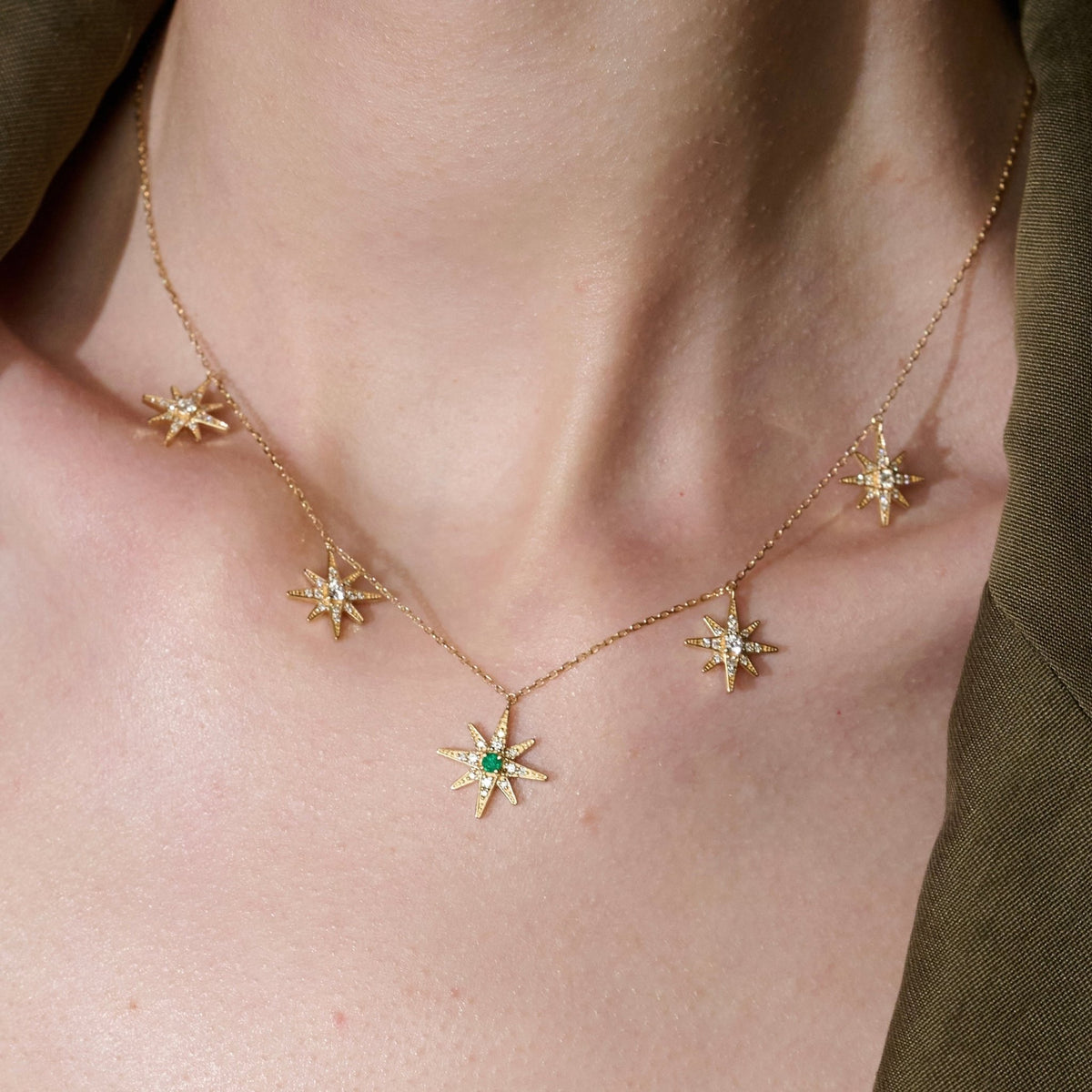 Astra Solis Necklace in Diamond and Emerald - 18k Gold - Lynor