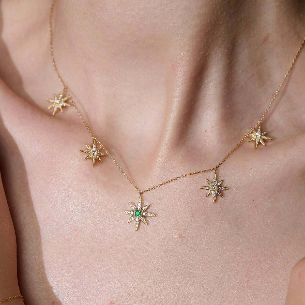 Astra Solis Necklace in Diamond and Emerald - 18k Gold - Lynor