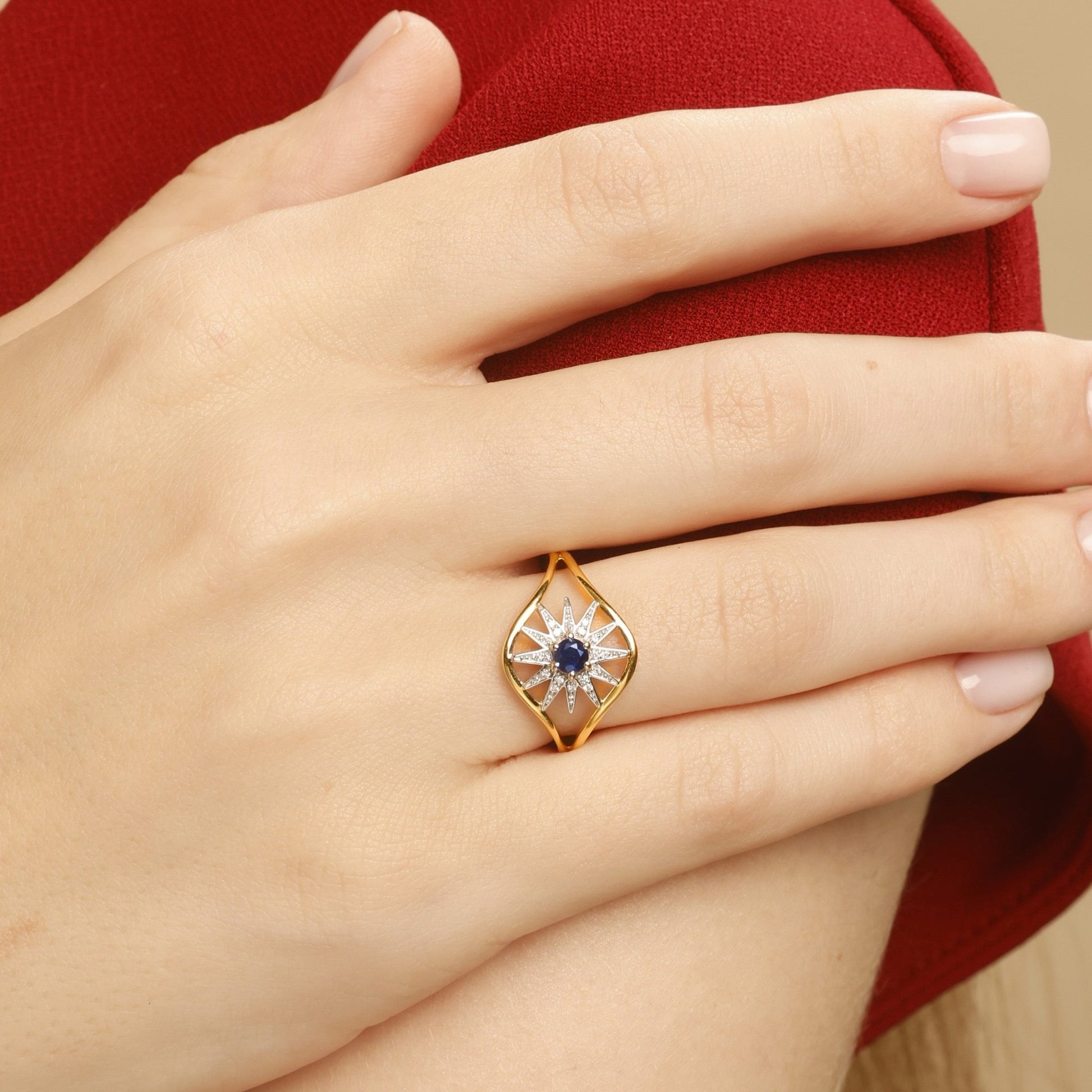Astra Zenith Ring in Diamond and Sapphire - 18k Gold - Lynor