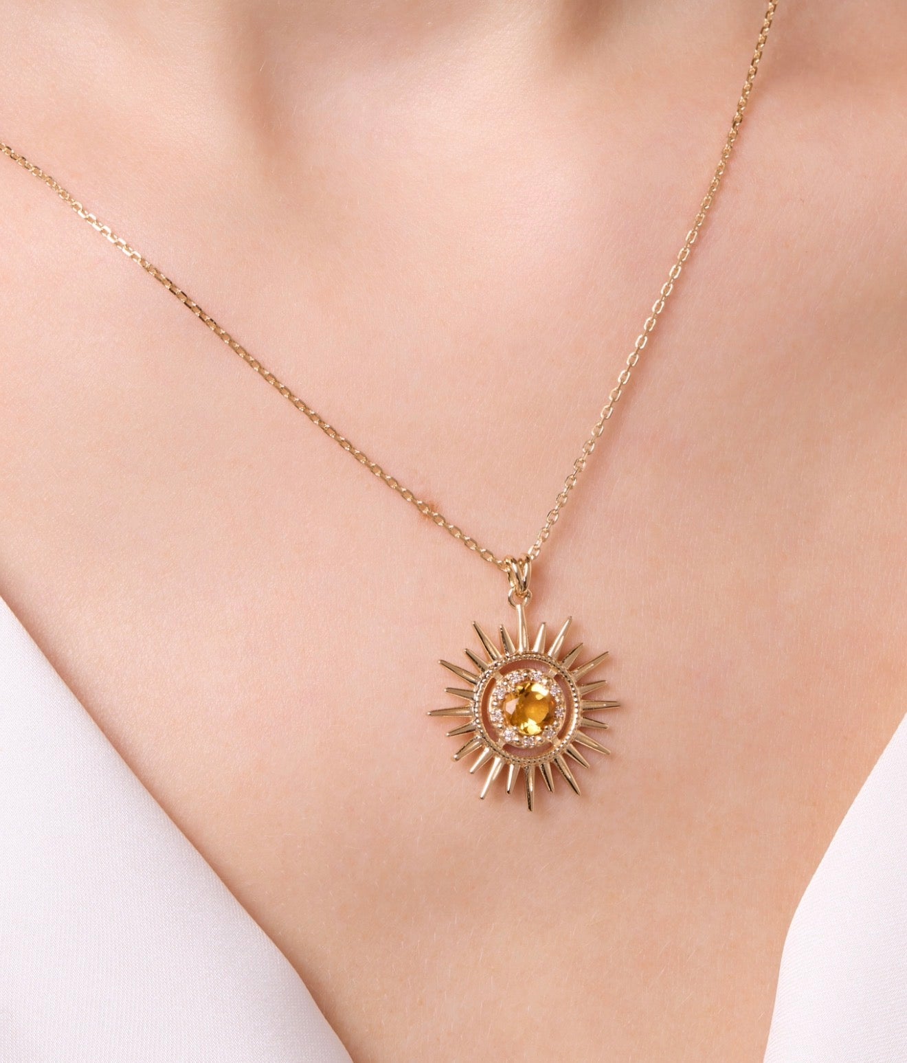 Aurore Sun Necklace in Diamond and Citrine - 18k Gold - Lynor