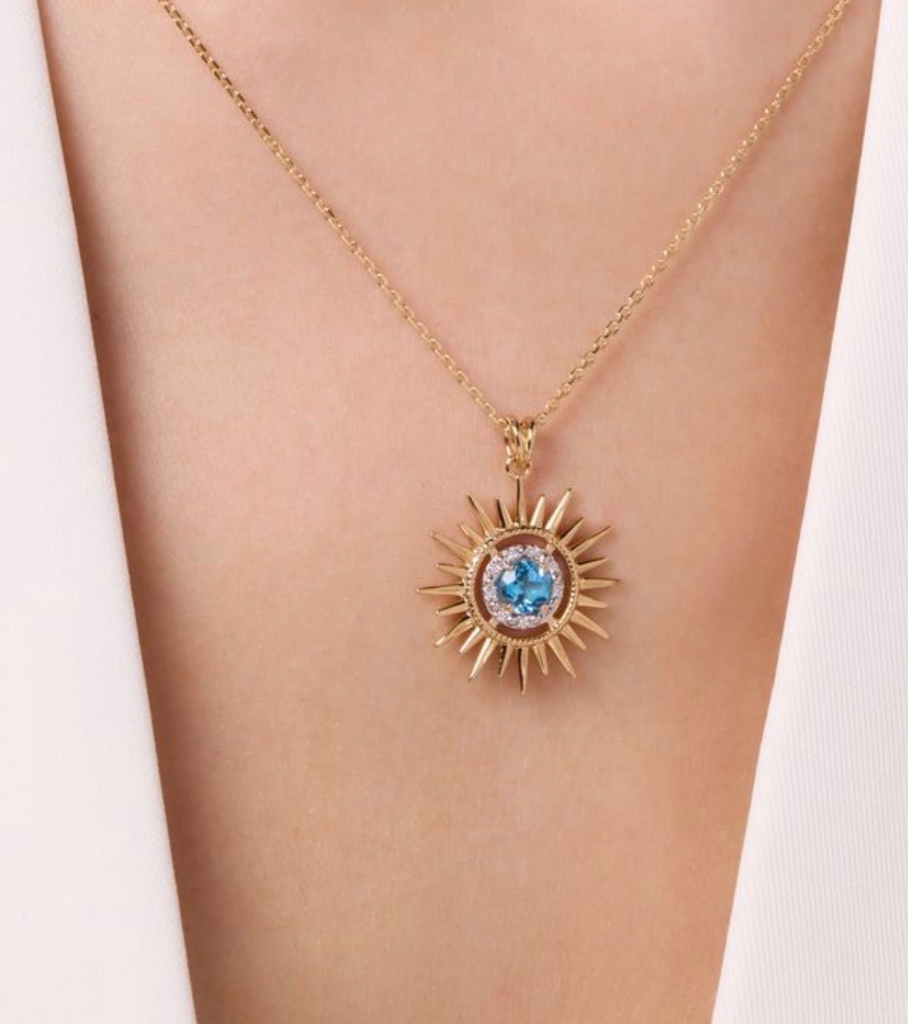 Aurore Sun Necklace in Diamond and Topaz - 18k Gold - Lynor