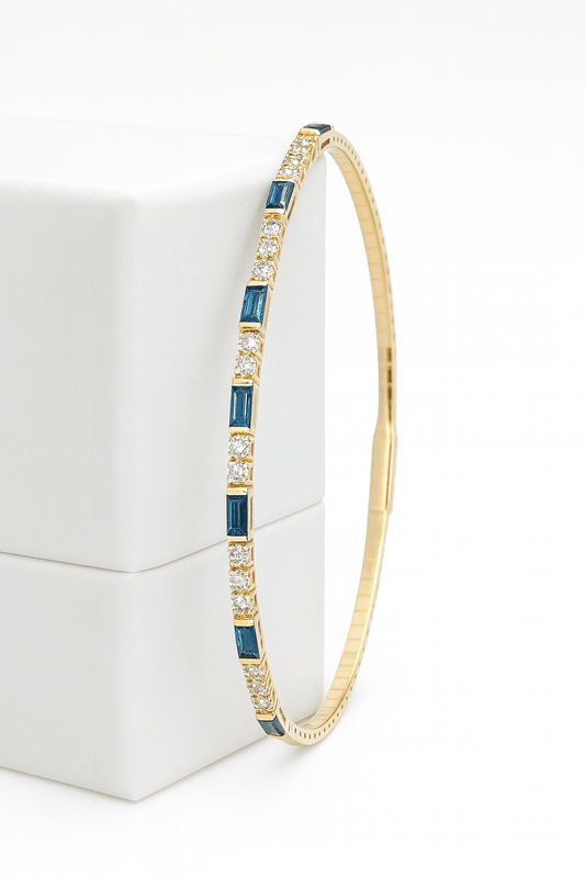 Baguette Bangle in Diamond and Sapphire - 18k Gold - Lynor