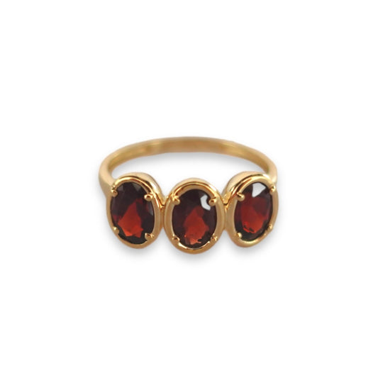 Bailey Ring in Garnet - 18k Gold - Lynor