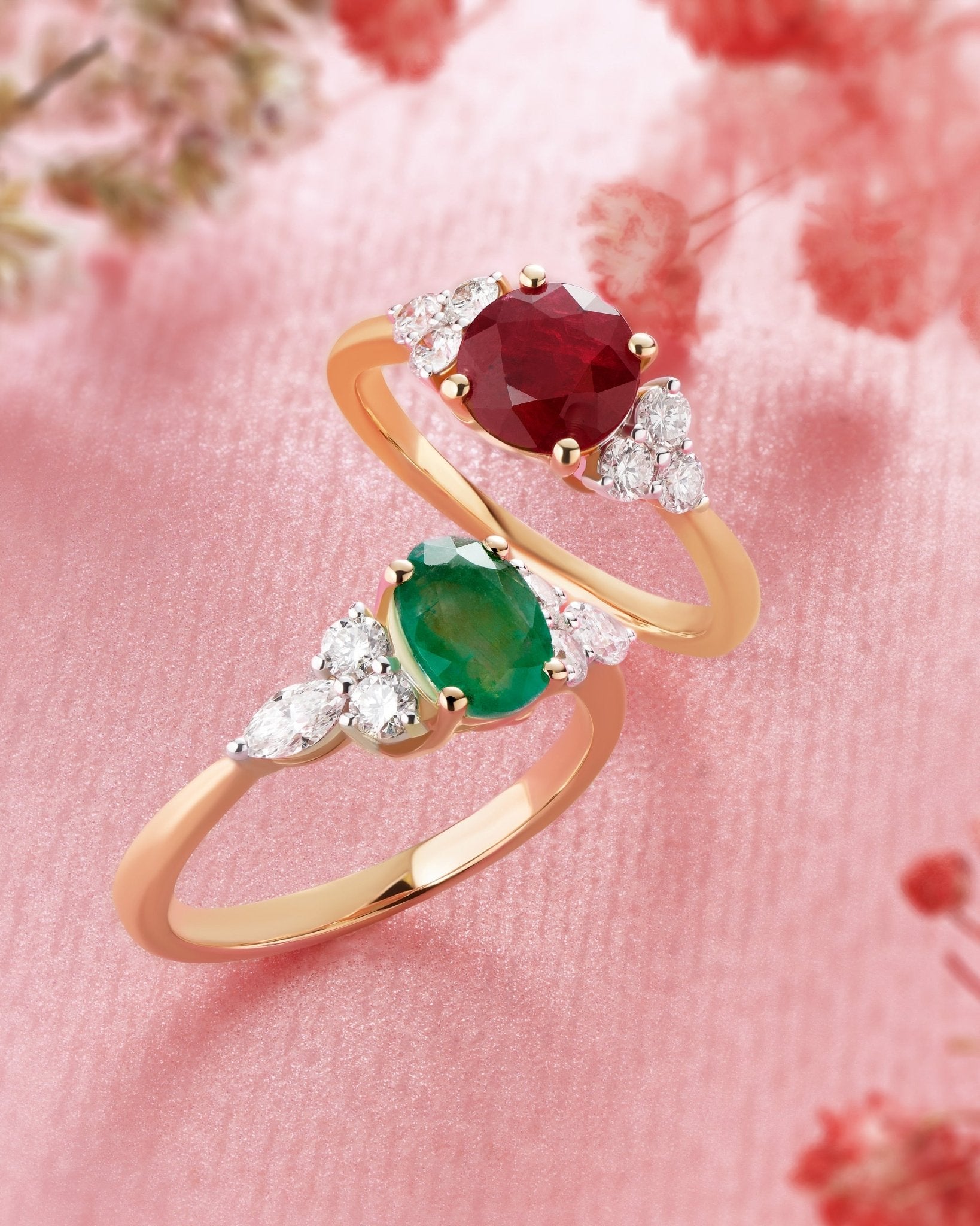 Eloise Ring in Diamond and Emerald - 18k Gold - Lynor