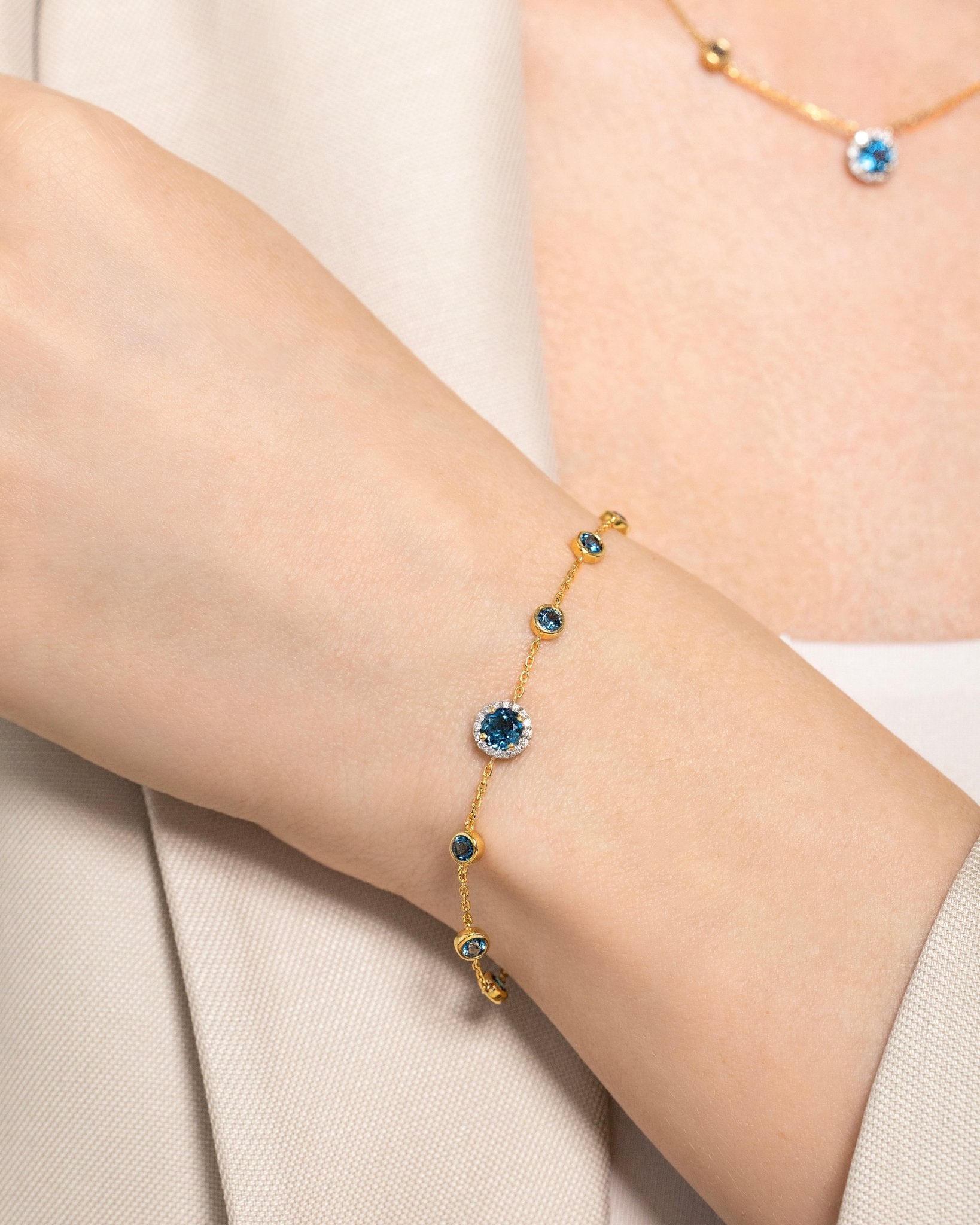 Elona Bracelet in Diamond and Topaz - 18k Gold - Lynor