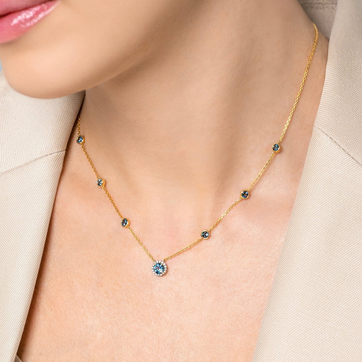 Elona Necklace in Diamond and Blue Topaz - 18k Gold - Lynor