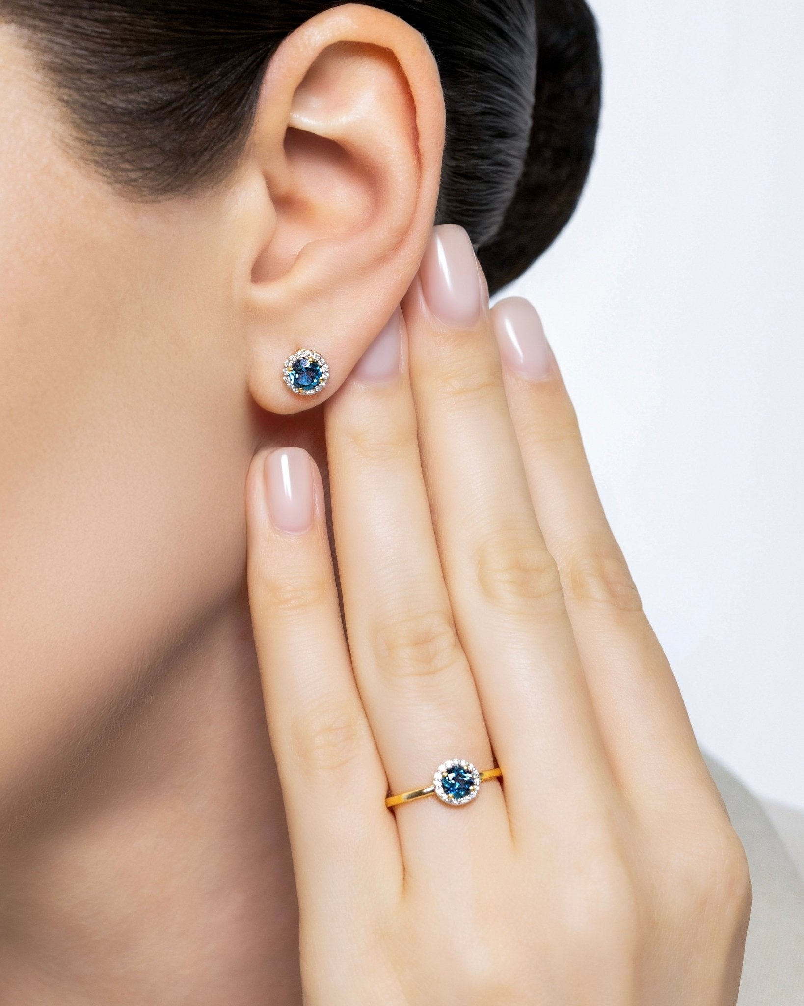 Elona Ring in Diamond and Topaz - 18k Gold - Lynor