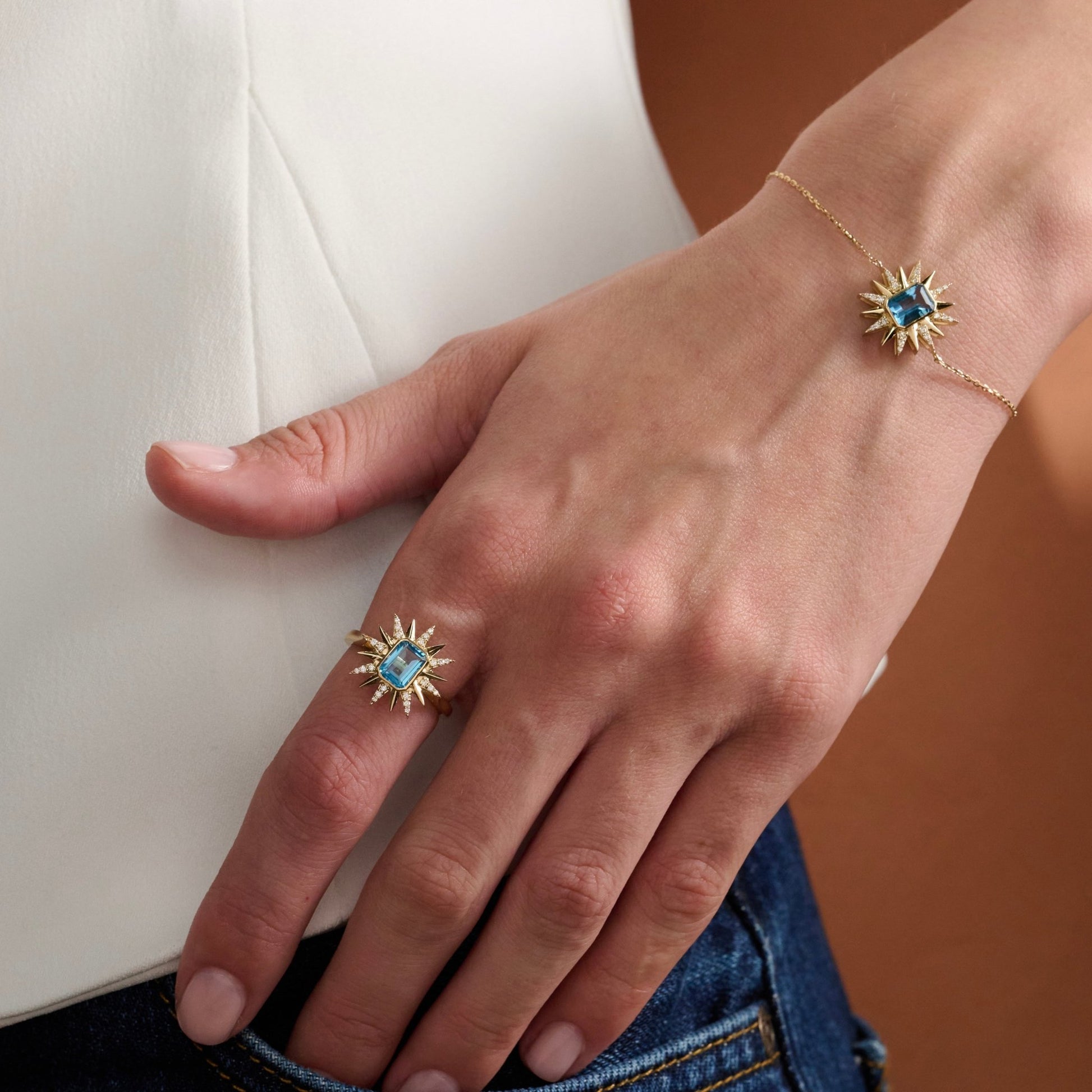 Estelle Bracelet in Diamond and Topaz - 18k Gold - Lynor