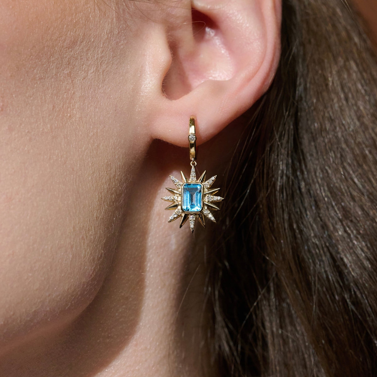 Estelle Hoops Earrings in Diamond and Topaz - 18k Gold - Lynor