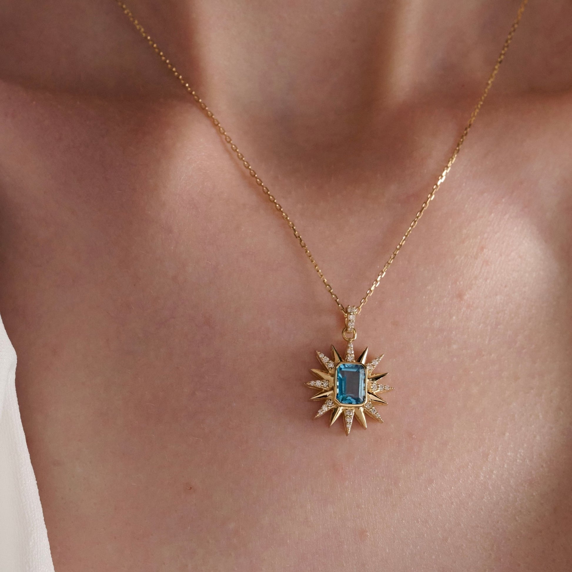 Estelle Necklace in Diamond and Topaz - 18k Gold - Lynor