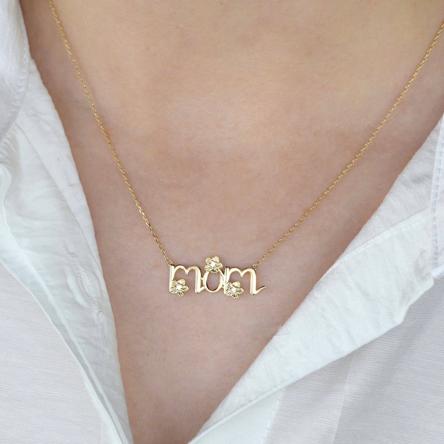 Floral Mom Necklace in Diamond - 18k Gold - Lynor