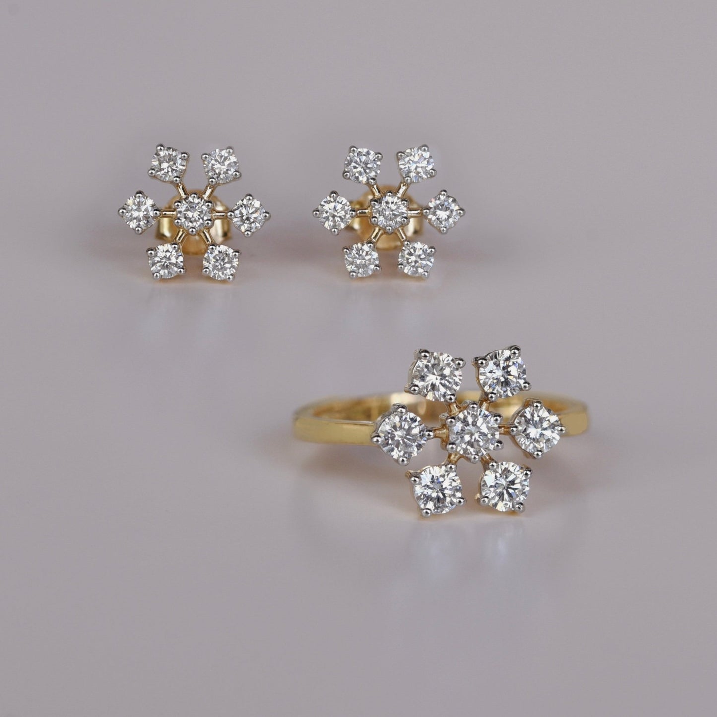 Flower Earrings in Lab - Grown Diamond - 18k Gold - Lynor