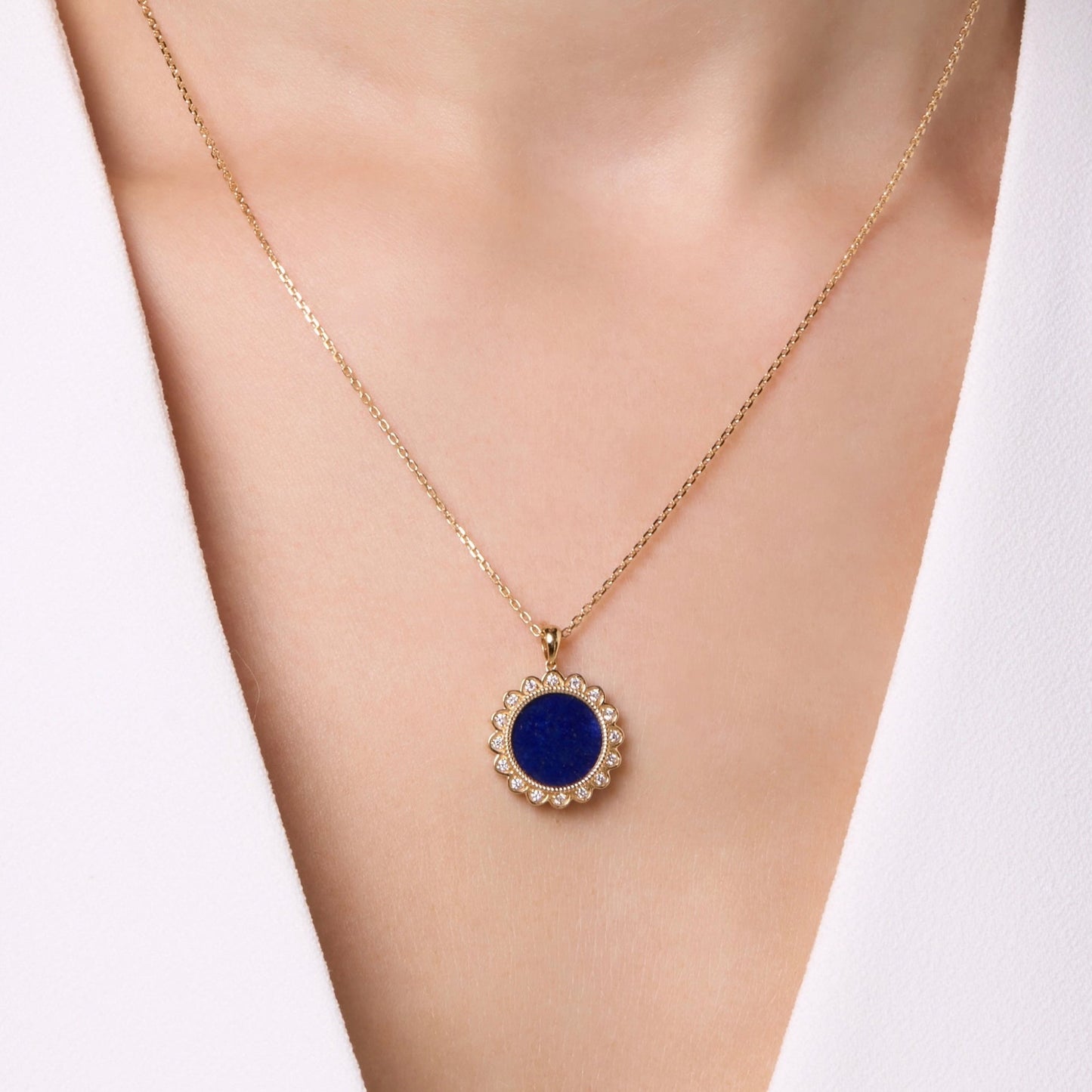 Flower Necklace in Diamond and Lapis Lazuli - 18k Gold - Lynor