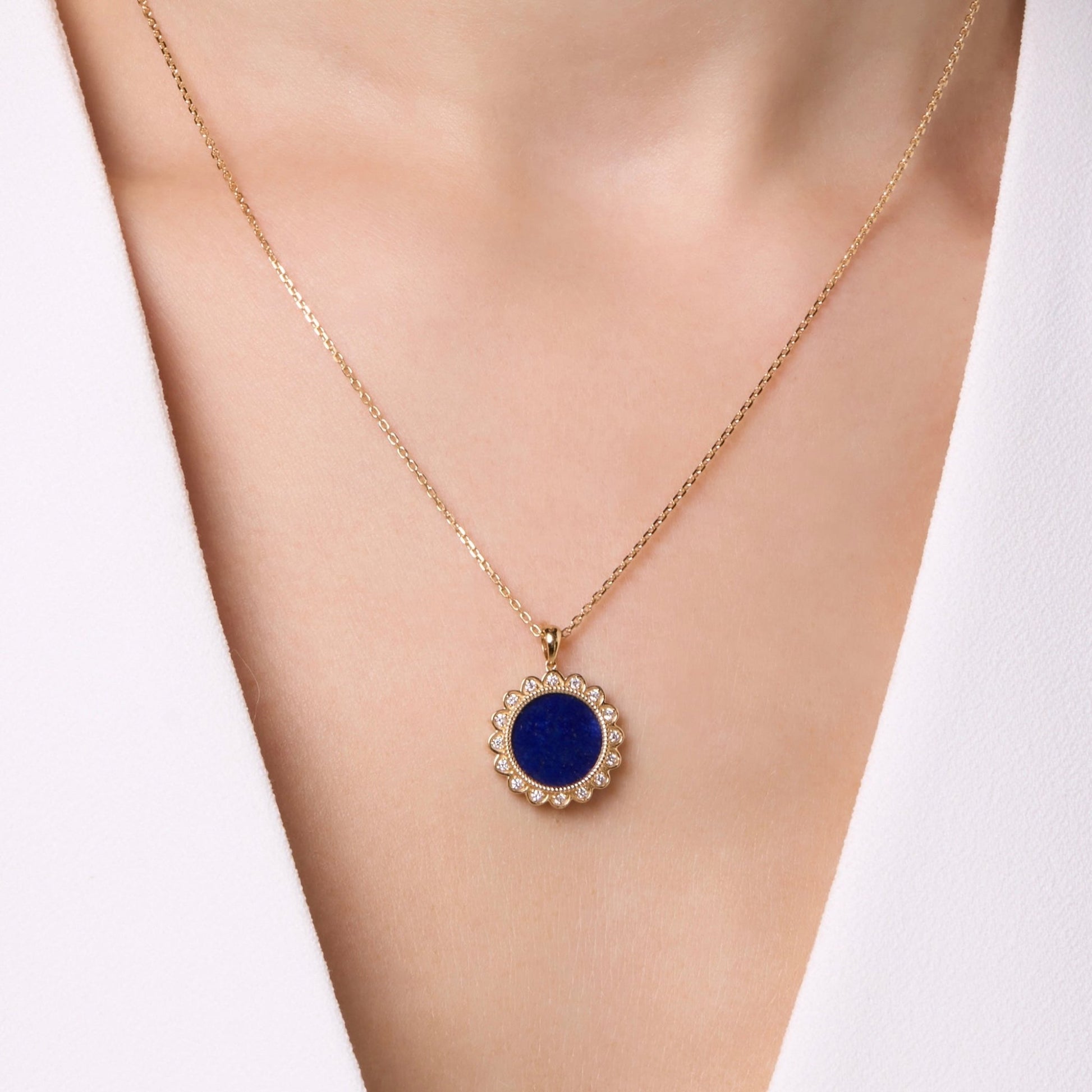 Flower Necklace in Diamond and Lapis Lazuli - 18k Gold - Lynor