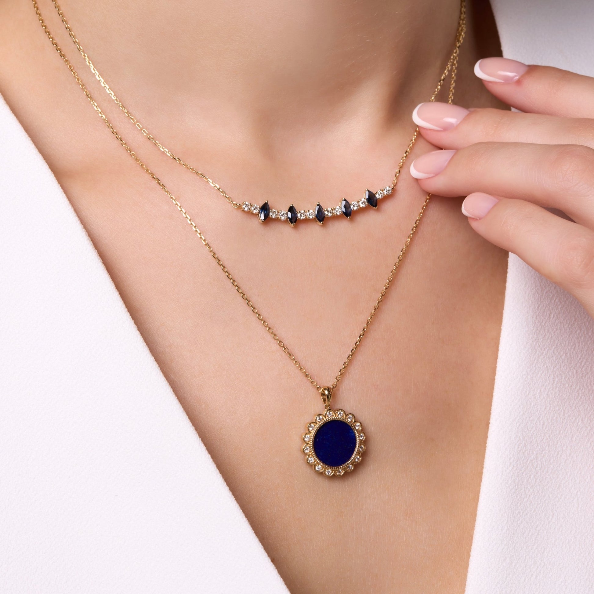 Flower Necklace in Diamond and Lapis Lazuli - 18k Gold - Lynor