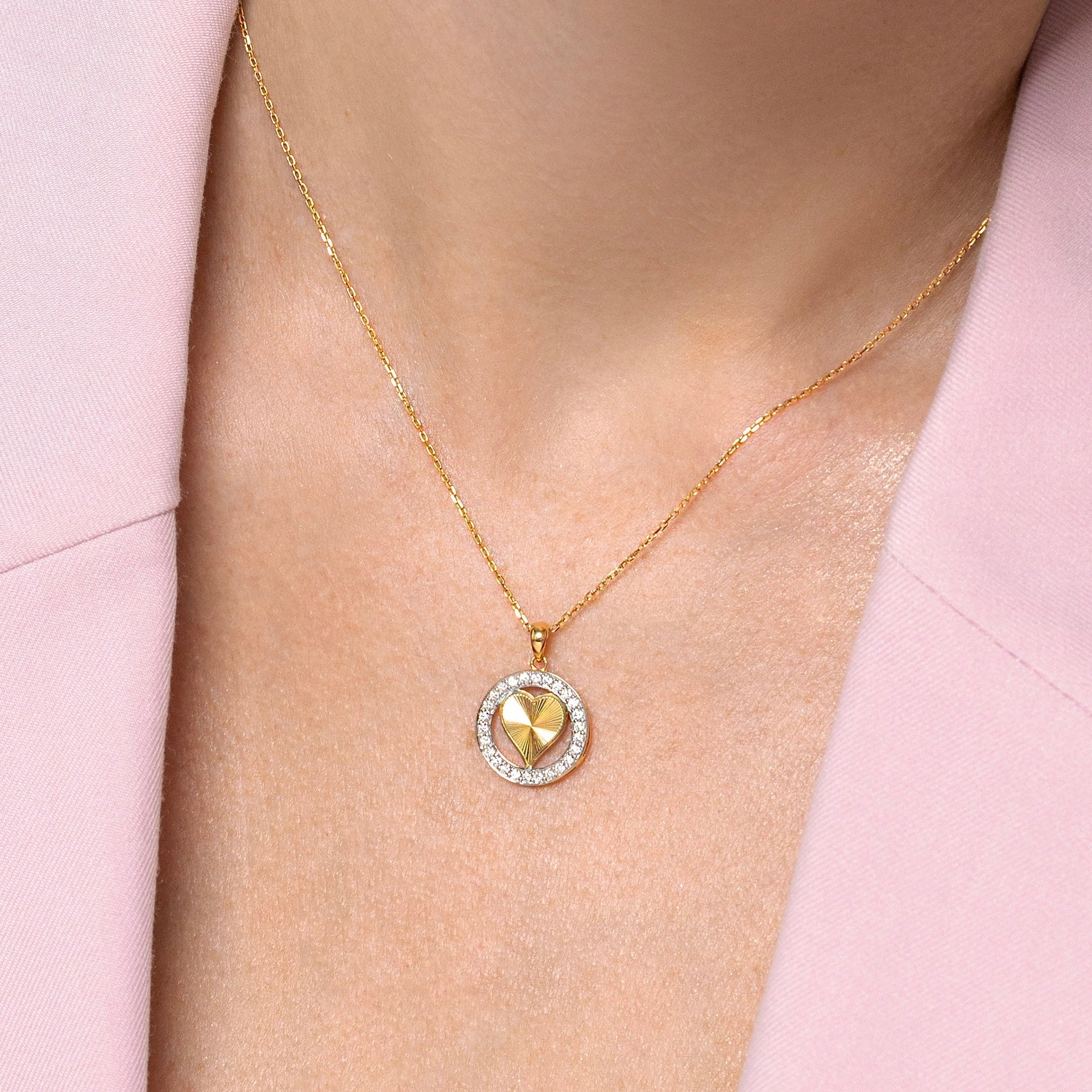 Halo Heart Necklace in Diamond - 18k Gold - Lynor