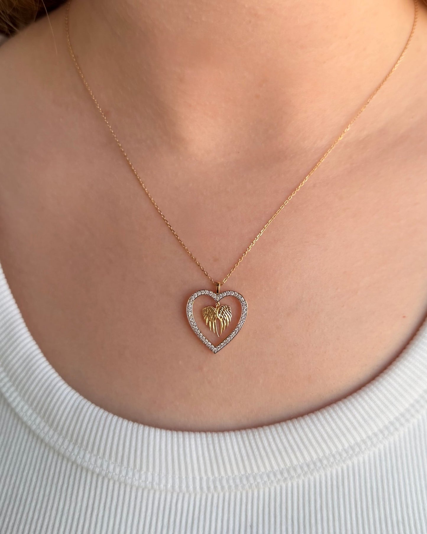 Heart Wings Necklace in Diamond - 18k Gold - Lynor