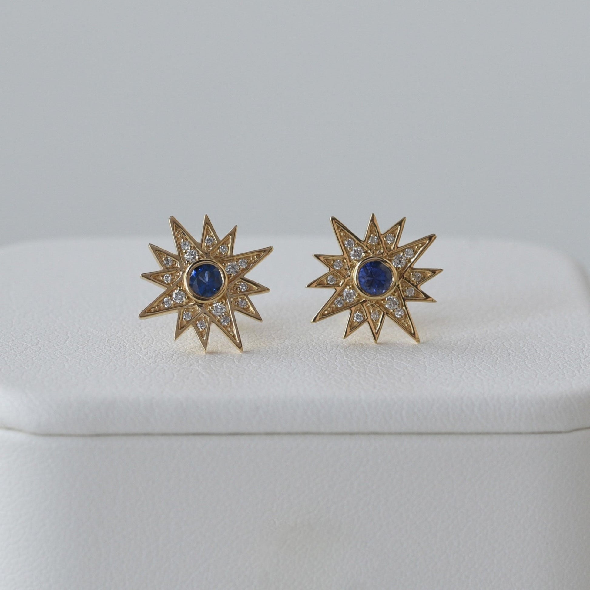 Liora Earrings in Diamond and Sapphire - 18k Gold - Lynor