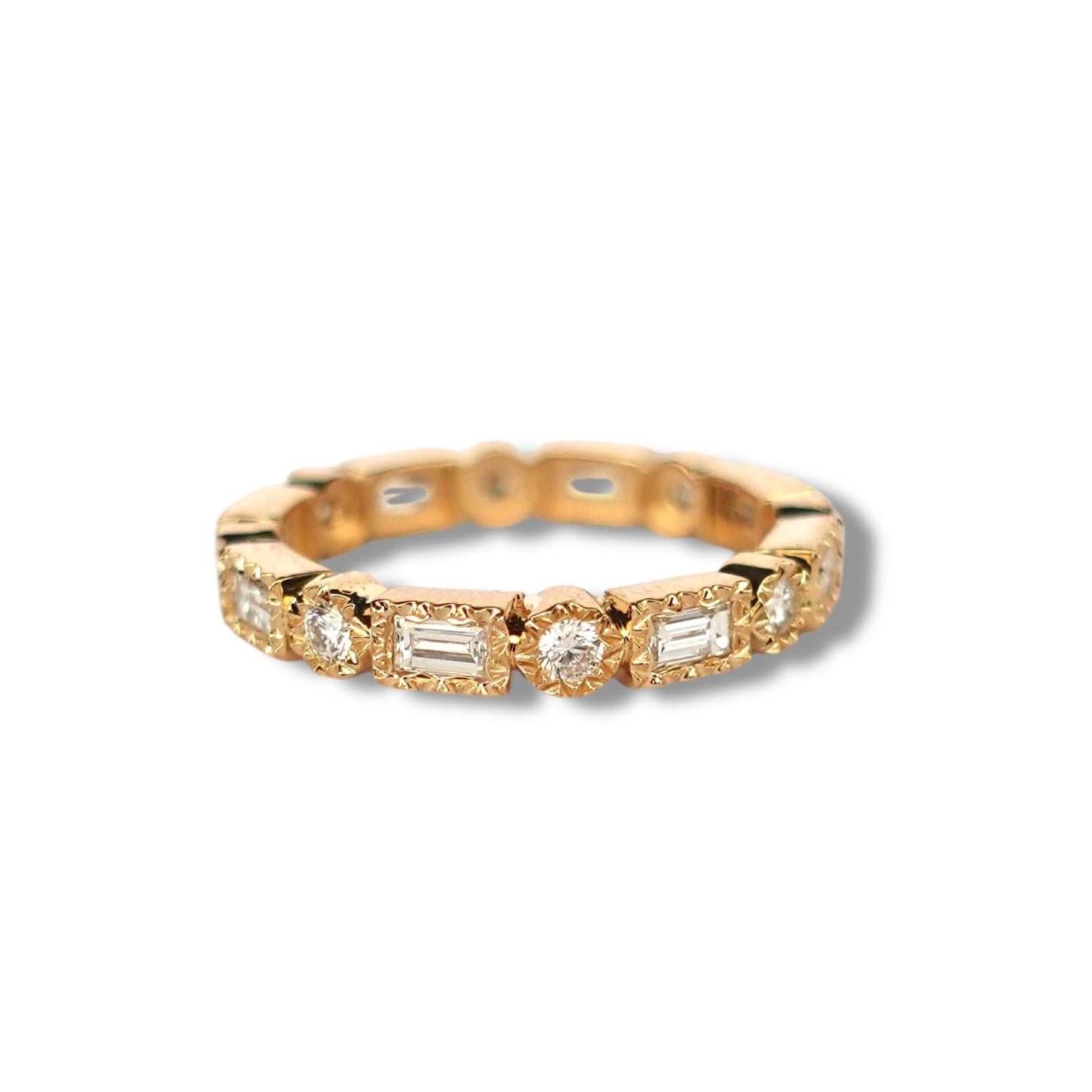 Logan Ring in Diamond - 18k Gold - Lynor