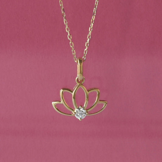 Lotus Necklace in Diamond - 18k Gold - Lynor