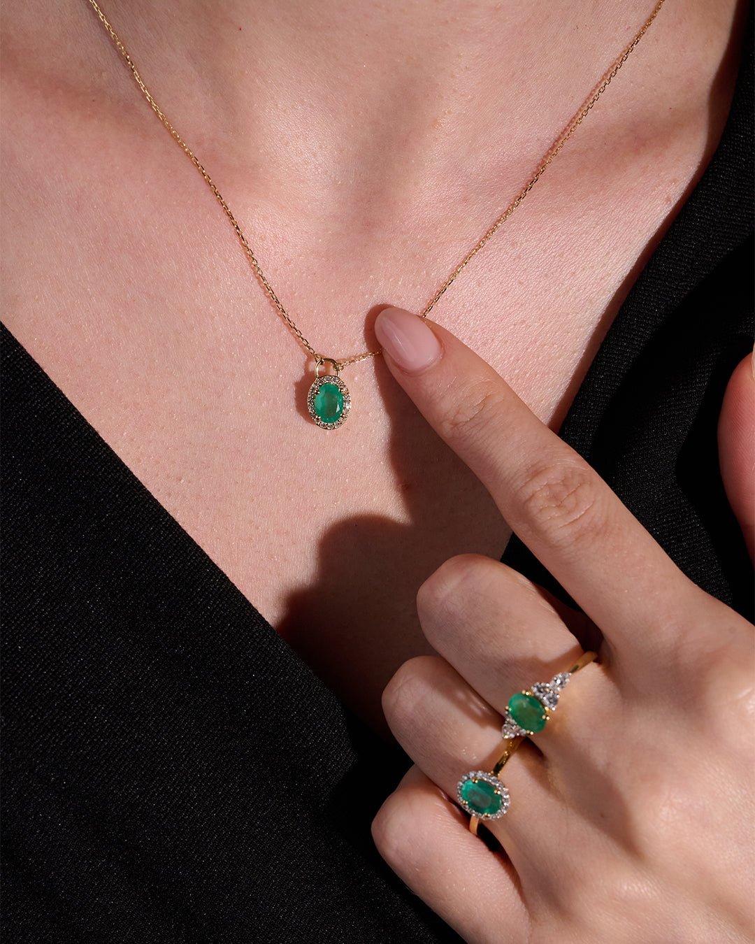 Luana Necklace in Diamond and Emerald - 18k Gold - Lynor