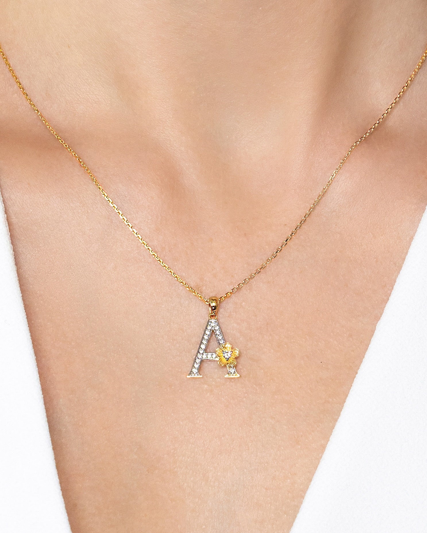 My Rose A Letter Necklace in Diamond - 18k Gold - Lynor