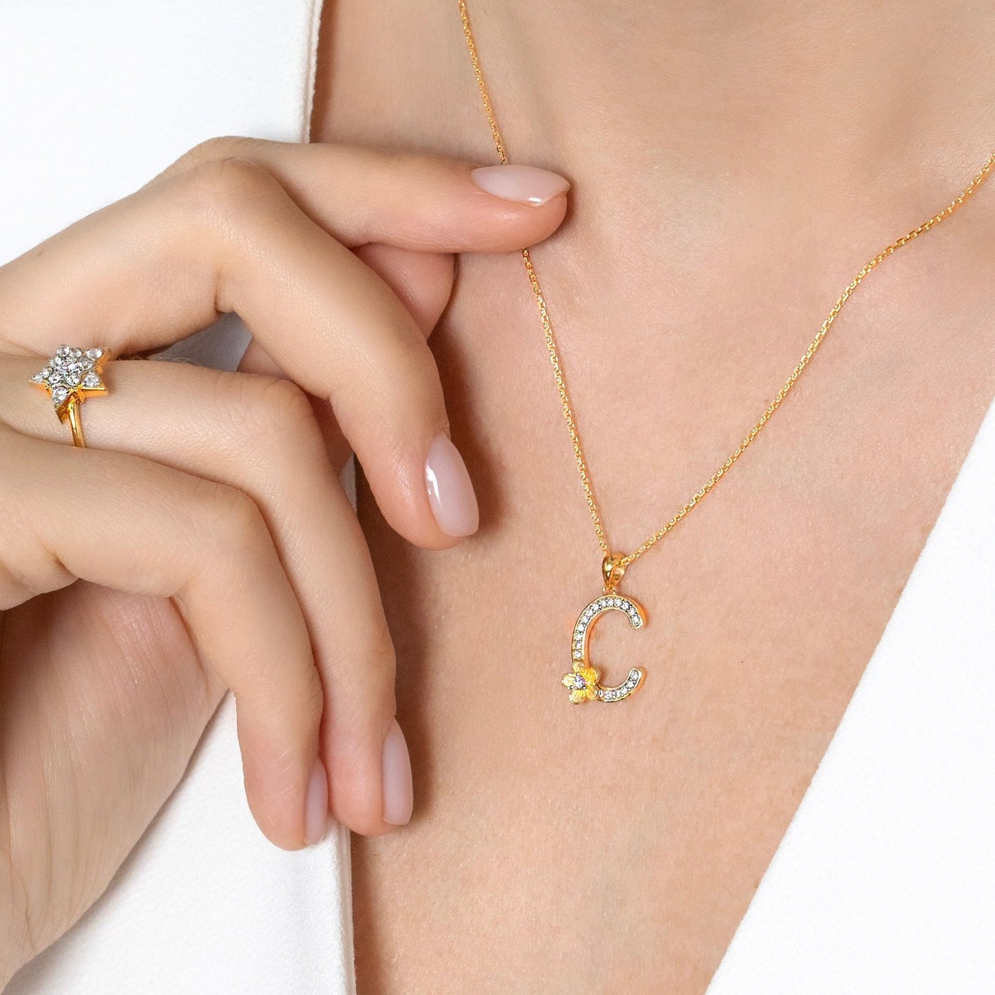 My Rose C Letter Necklace in Diamond - 18k Gold - Lynor
