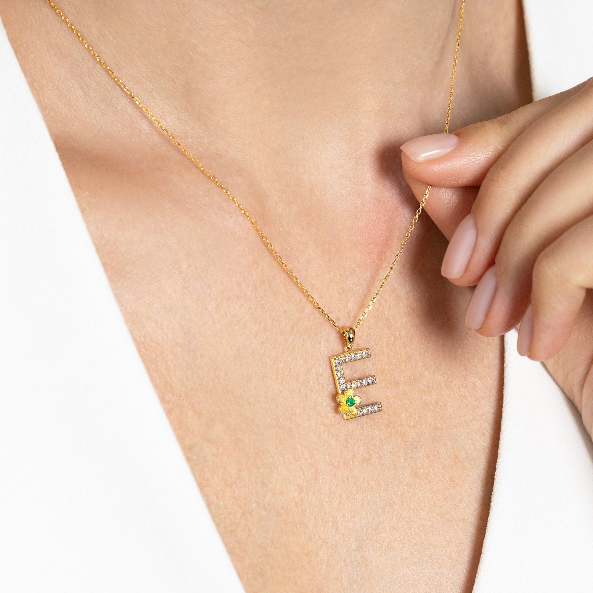 My Rose E Letter Necklace in Diamond - 18k Gold - Lynor