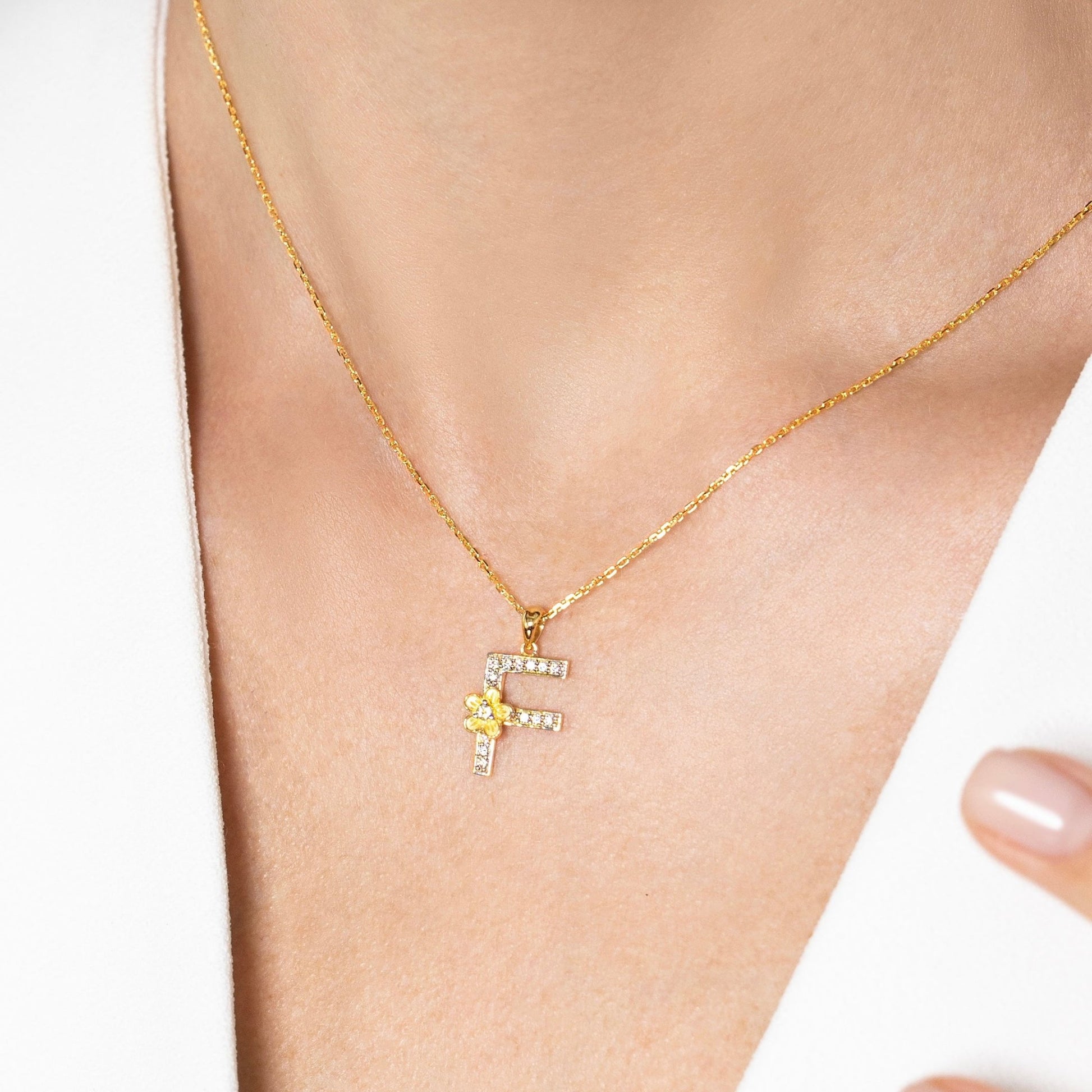 My Rose F Letter Necklace in Diamond - 18k Gold - Lynor
