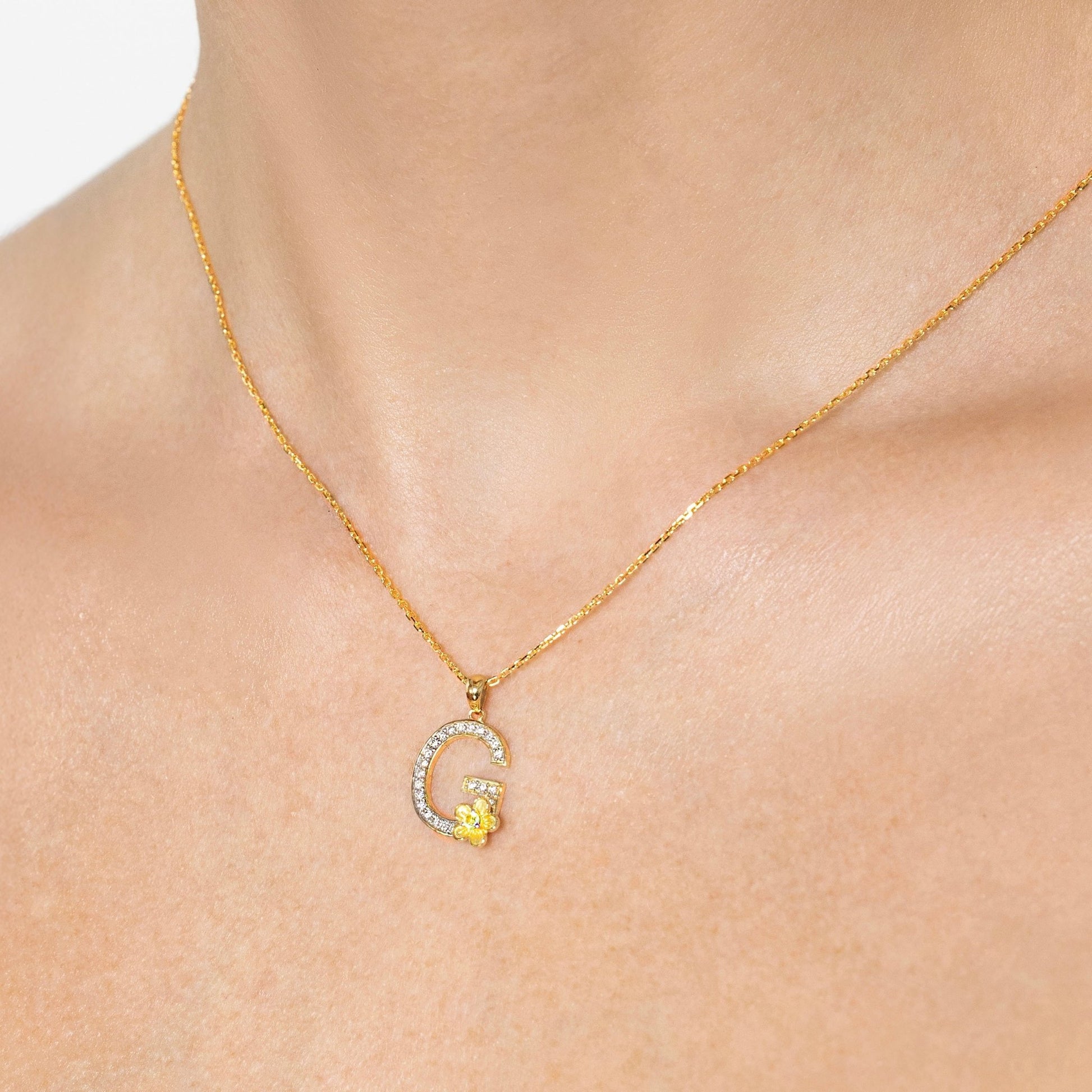 My Rose G Letter Necklace in Diamond - 18k Gold - Lynor
