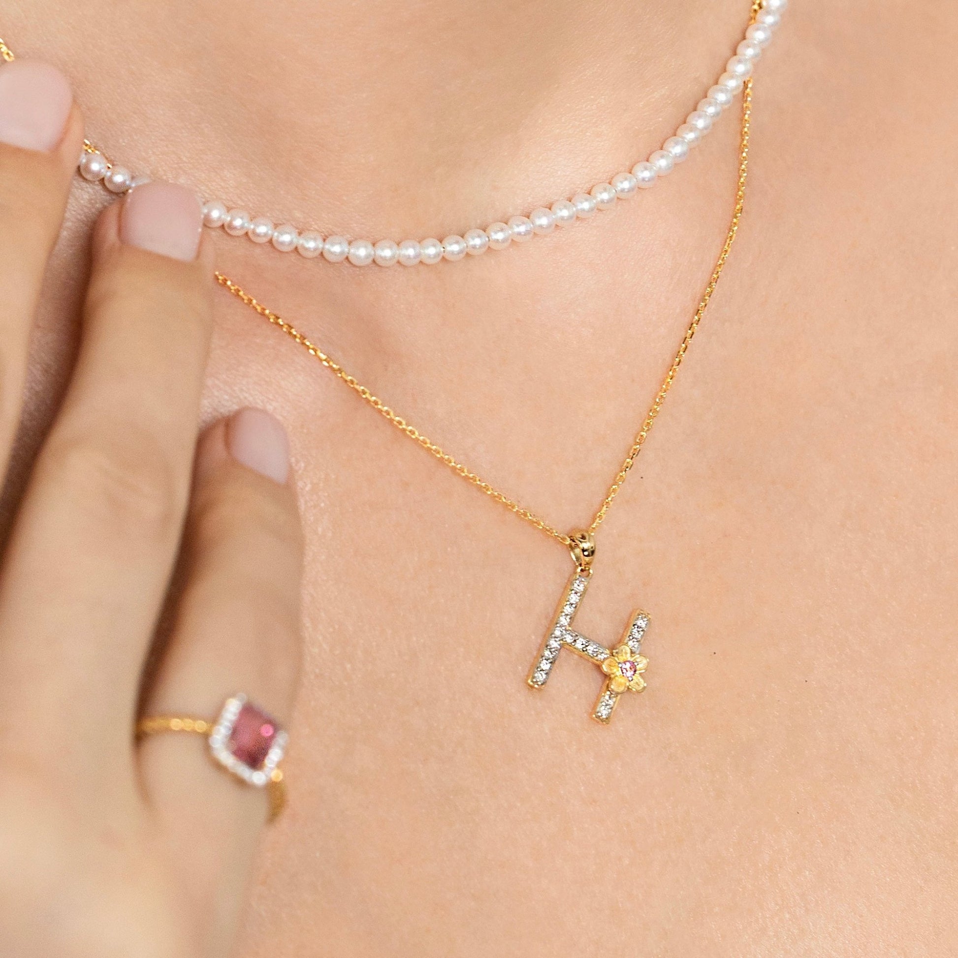 My Rose H Letter Necklace in Diamond - 18k Gold - Lynor