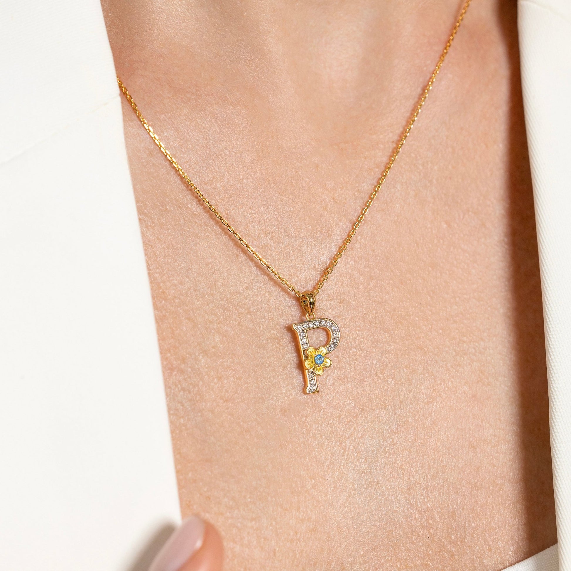 My Rose P Letter Necklace in Diamond - 18k Gold - Lynor