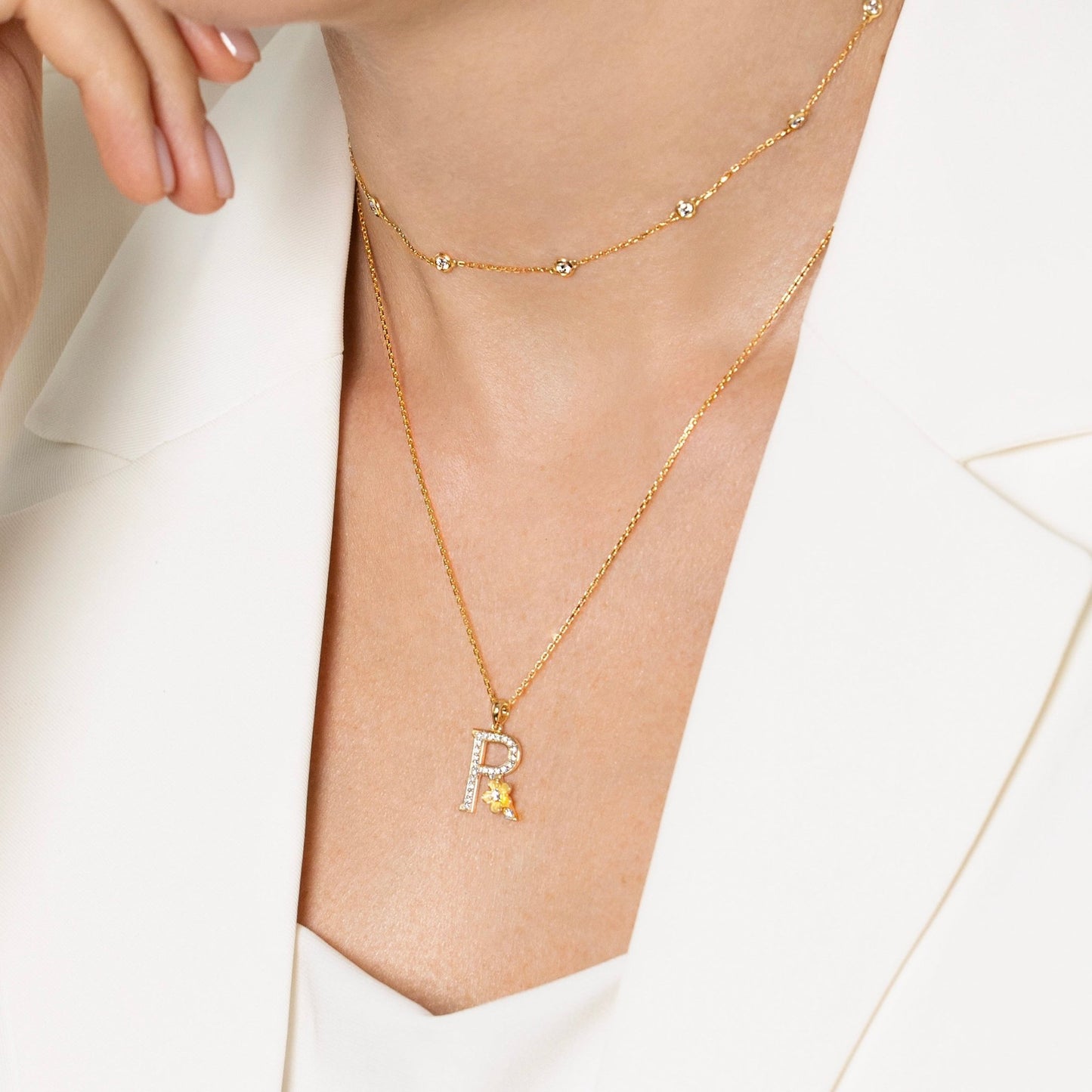 My Rose R Letter Necklace in Diamond - 18k Gold - Lynor
