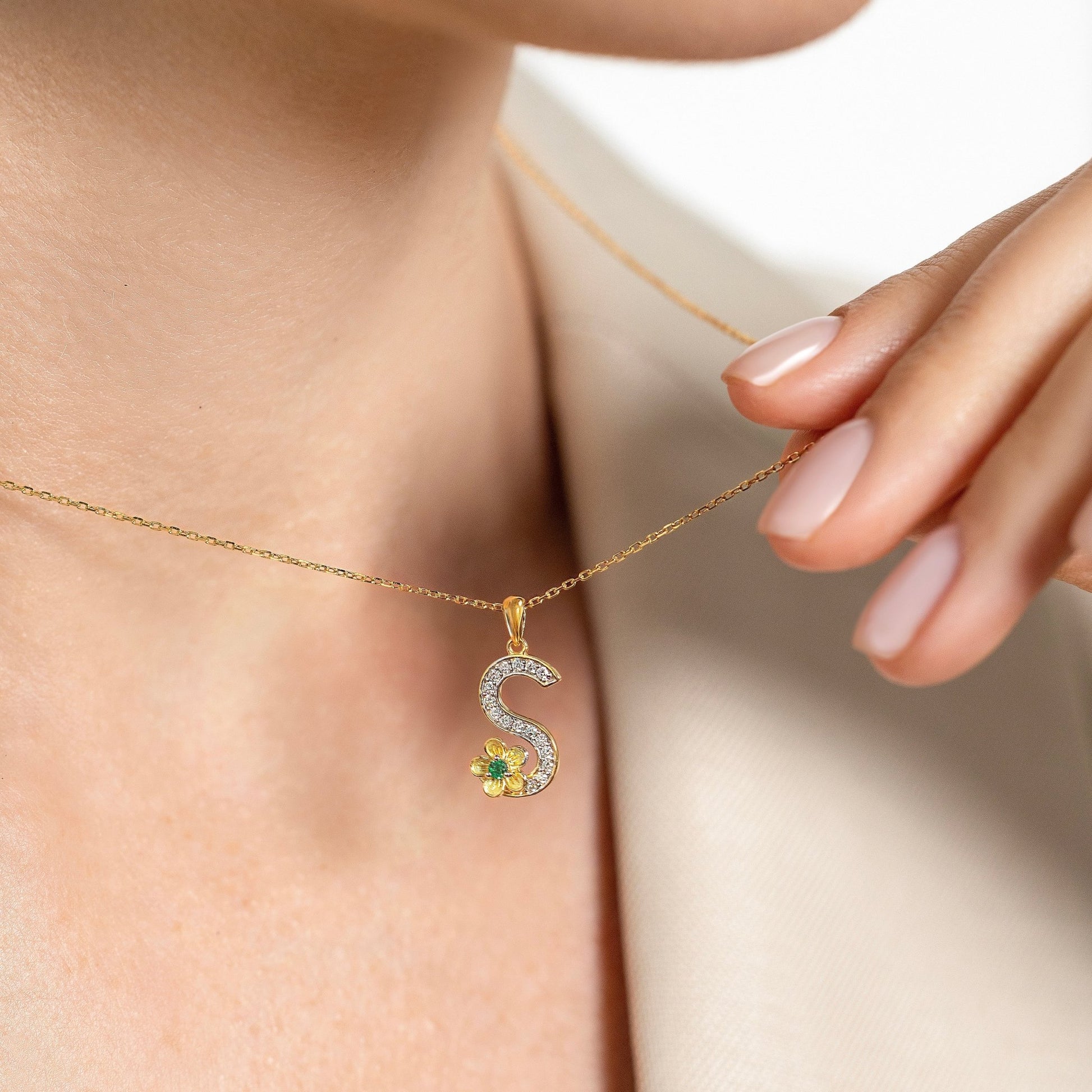 My Rose S Letter Necklace in Diamond - 18k Gold - Lynor