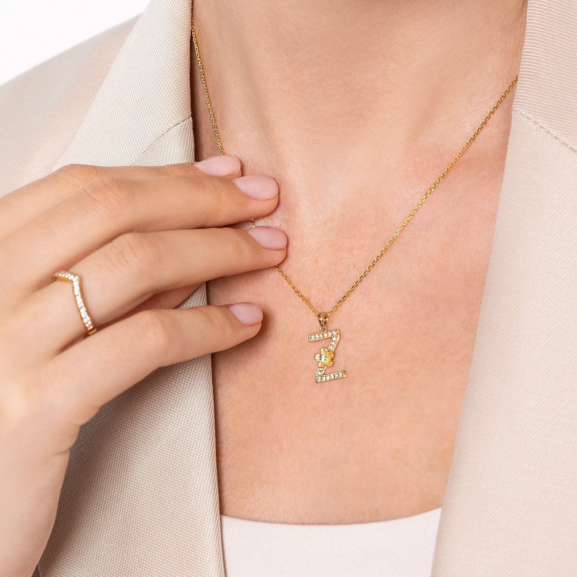 My Rose Z Letter Necklace in Diamond - 18k Gold - Lynor