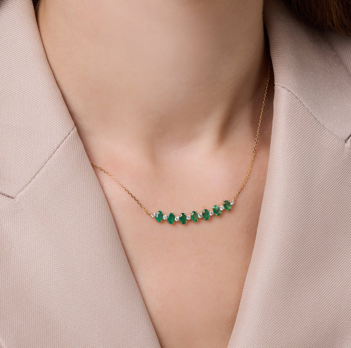 Oval Necklace in Diamond and Emerald - 18k Gold - Lynor