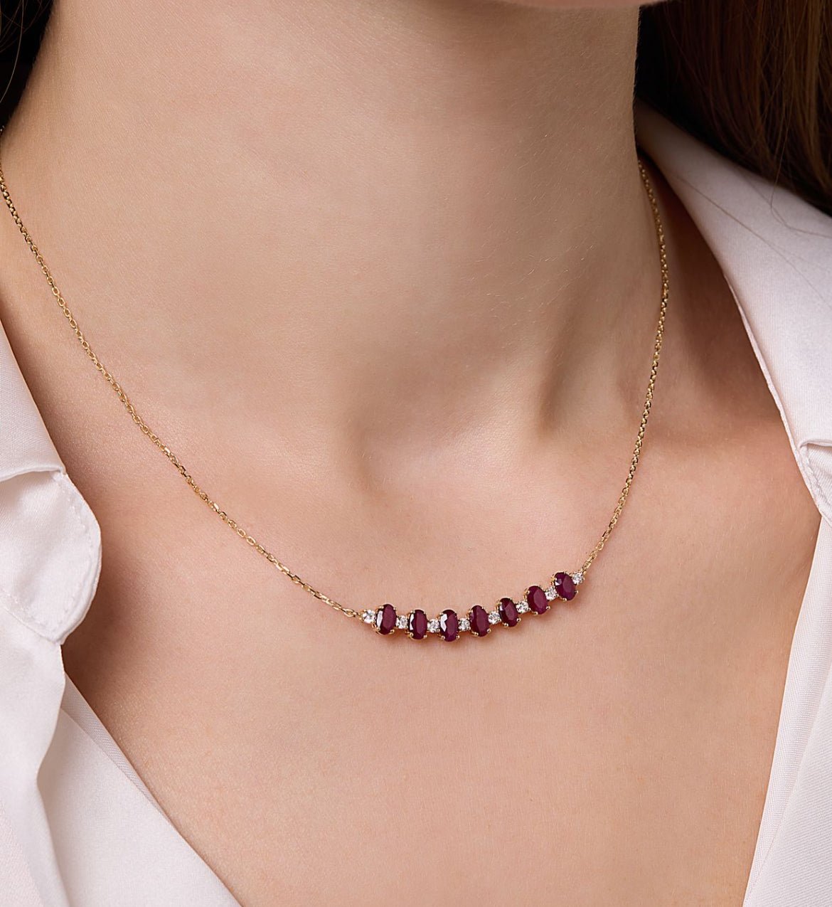 Oval Necklace in Diamond and Ruby - 18k Gold - Lynor