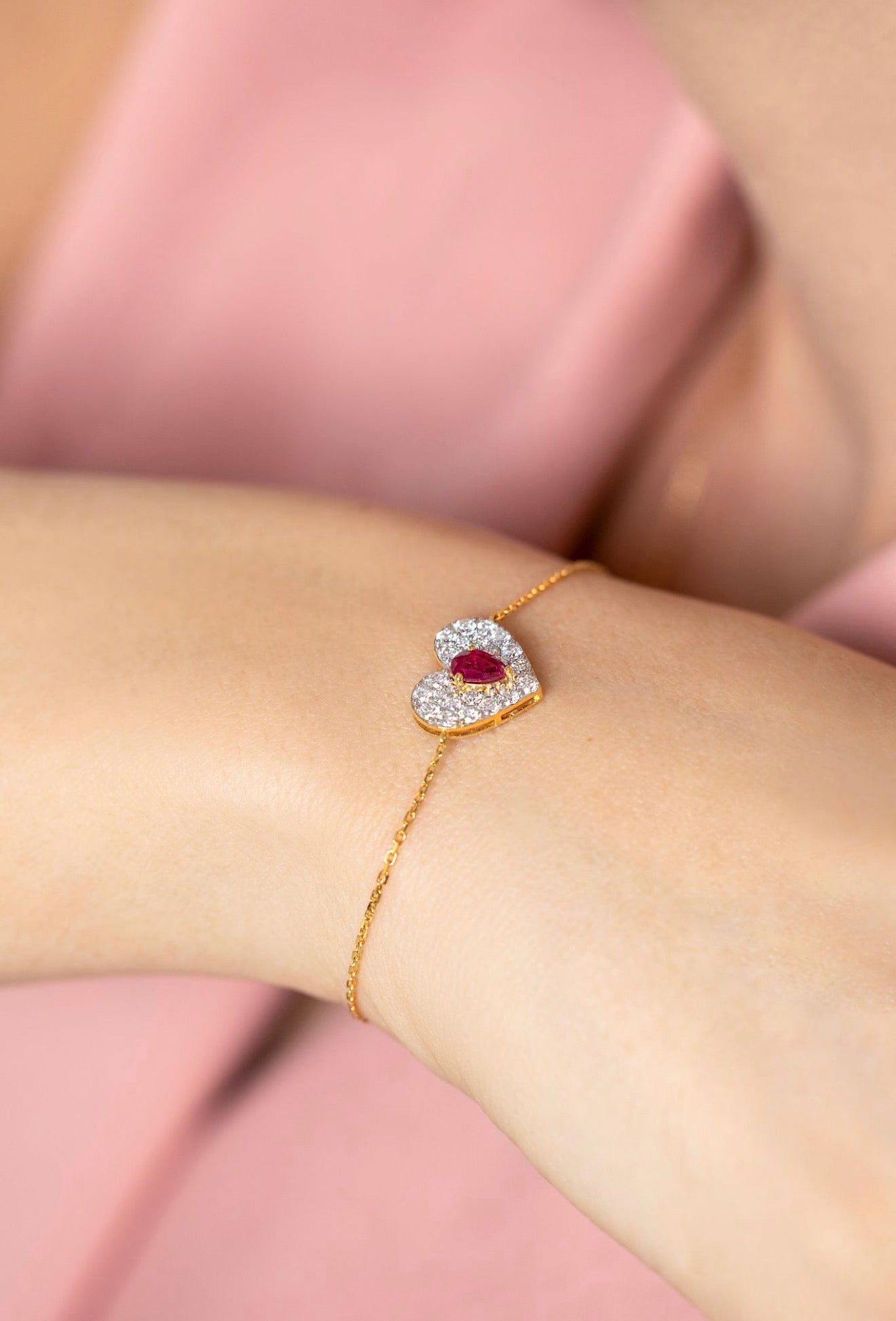 Rosea Heart Bracelet in Diamond - 18k Gold - Lynor