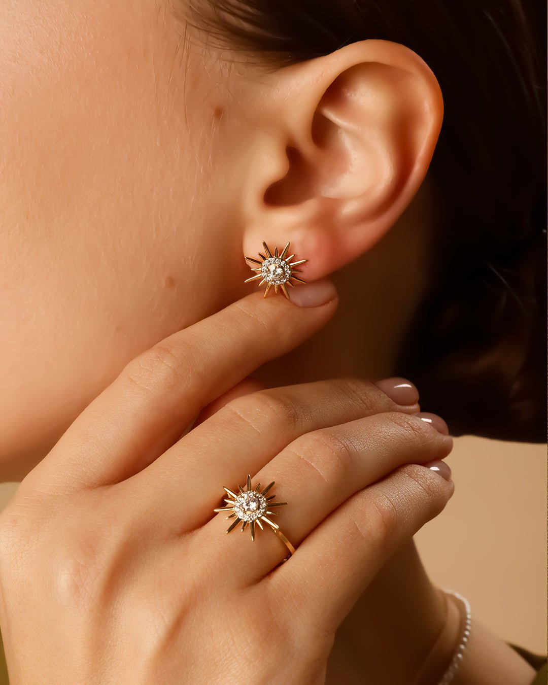Sola Ring in Diamond - 18k Gold - Lynor