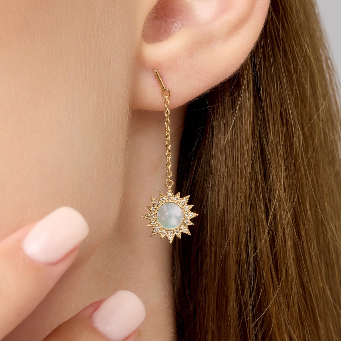 Sunbeam Earrings in Diamond and Mother of Pearl - 18k Gold - Lynor