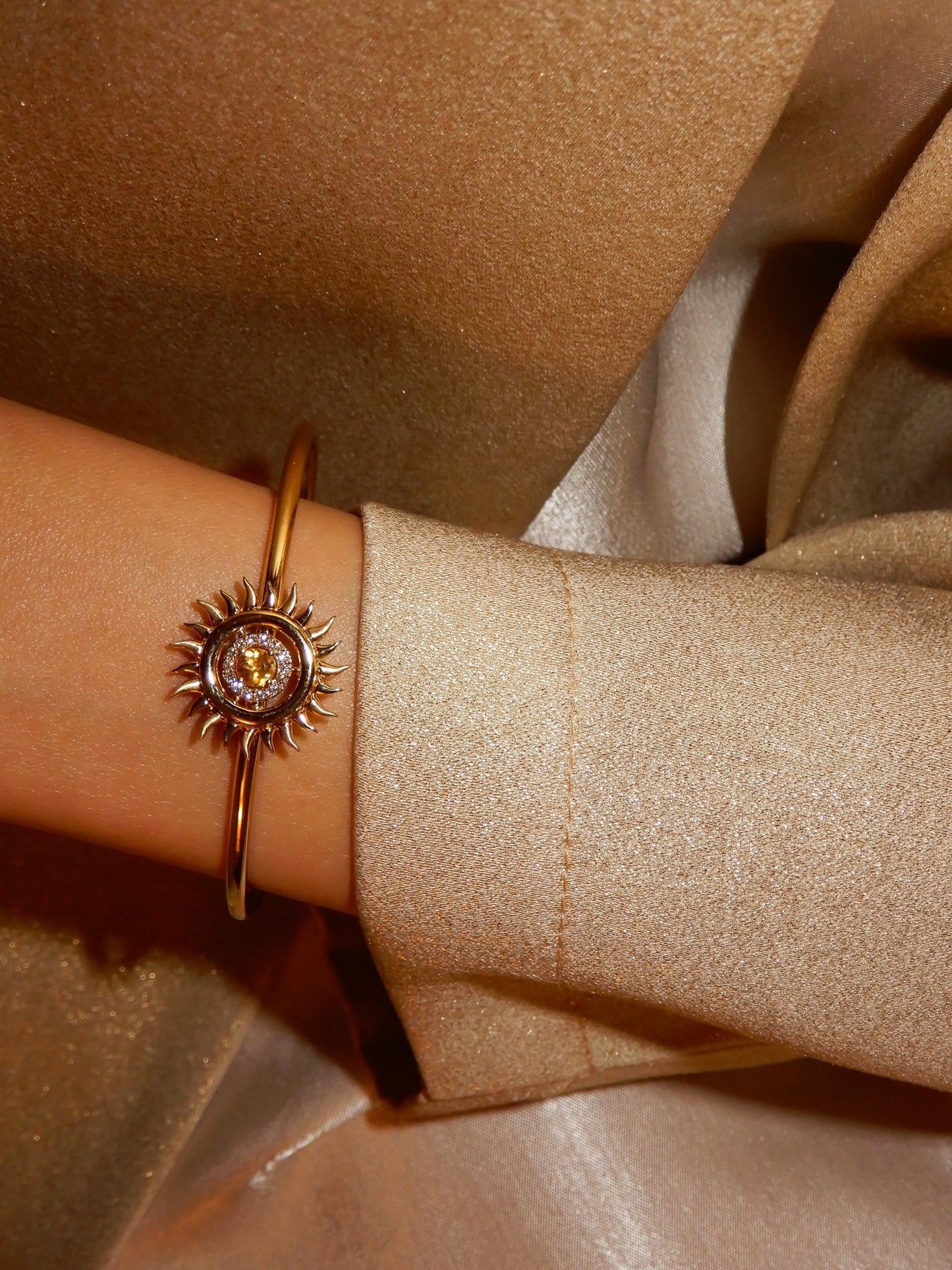 Sunflare Bangle in Diamond and Citrine - 18k Gold - Lynor