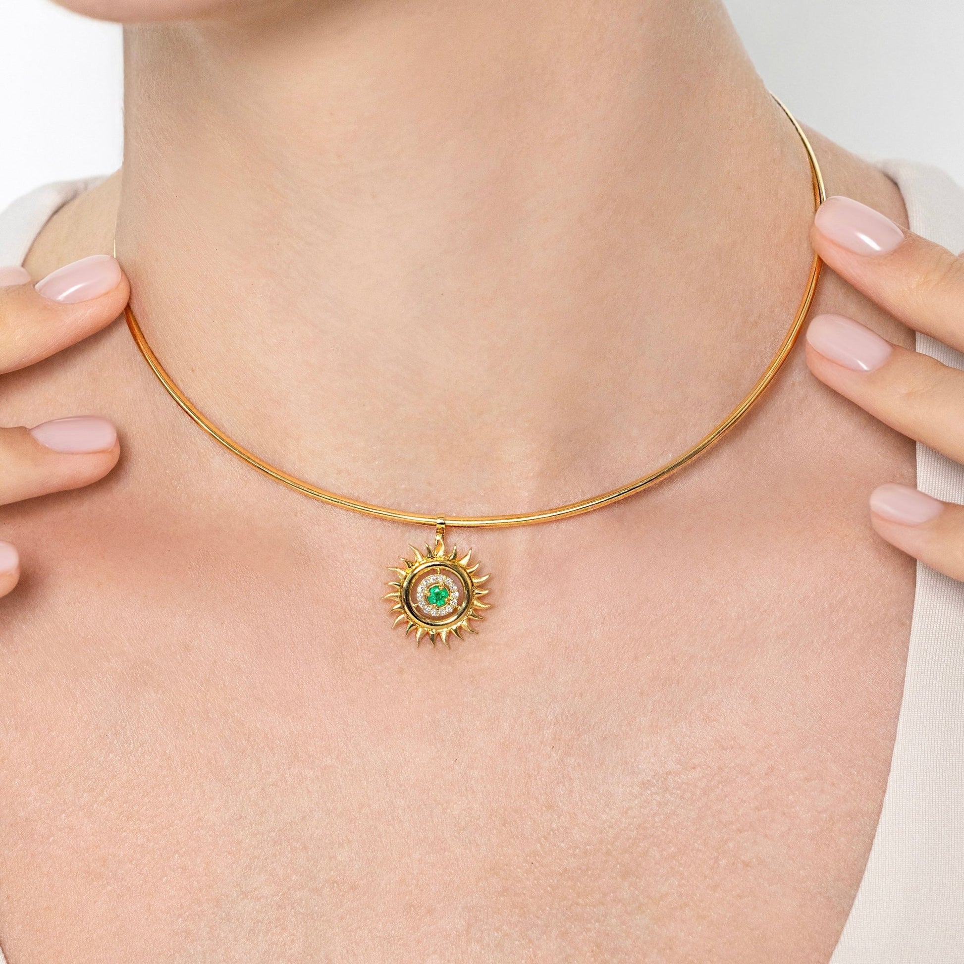 Sunflare Pipe Necklace in Diamond and Emerald - 18k Gold - Lynor