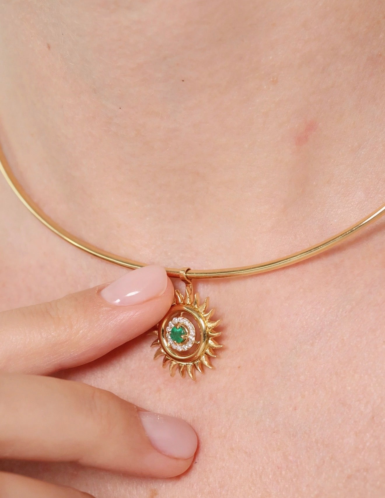 Sunflare Pipe Necklace in Diamond and Emerald - 18k Gold - Lynor