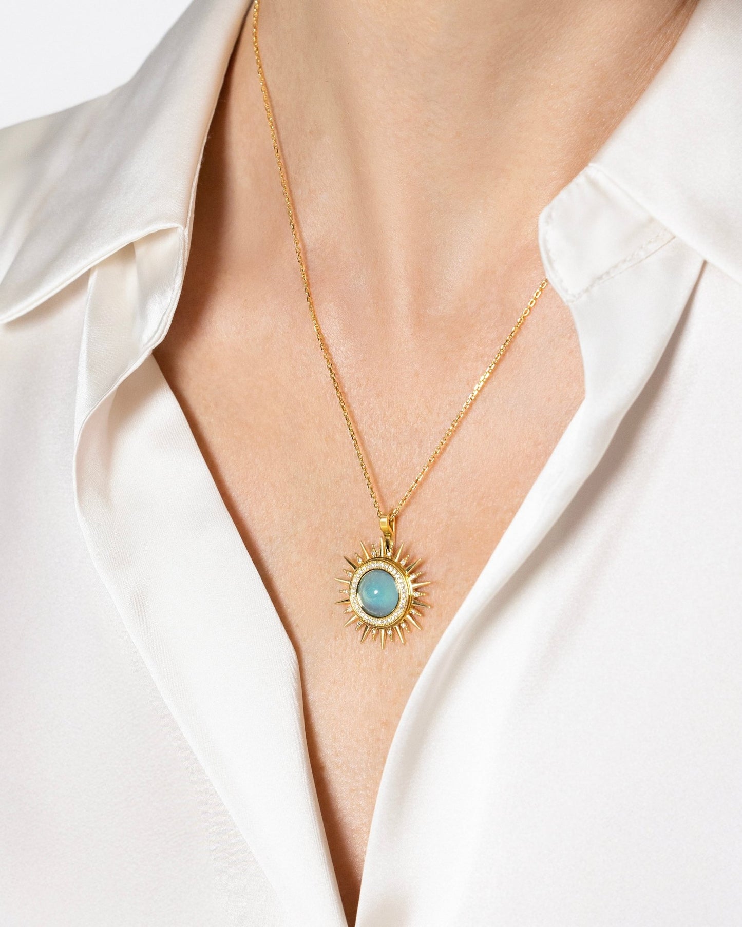 Sunrays Necklace in Diamond and Calcedony - 18k Gold - Lynor