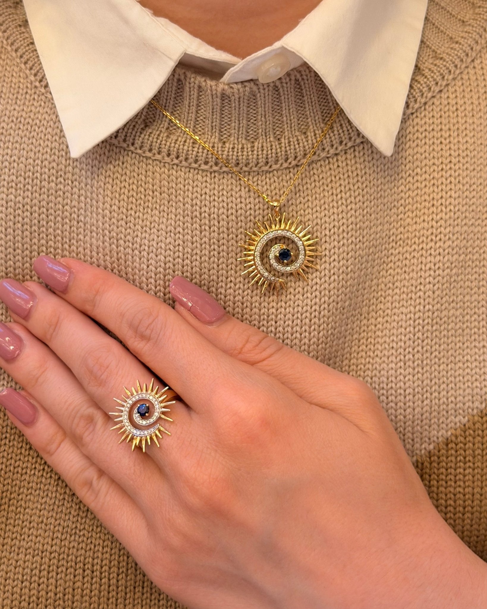 Sunspiral Ring in Diamond and Sapphire - 18k Gold - Lynor