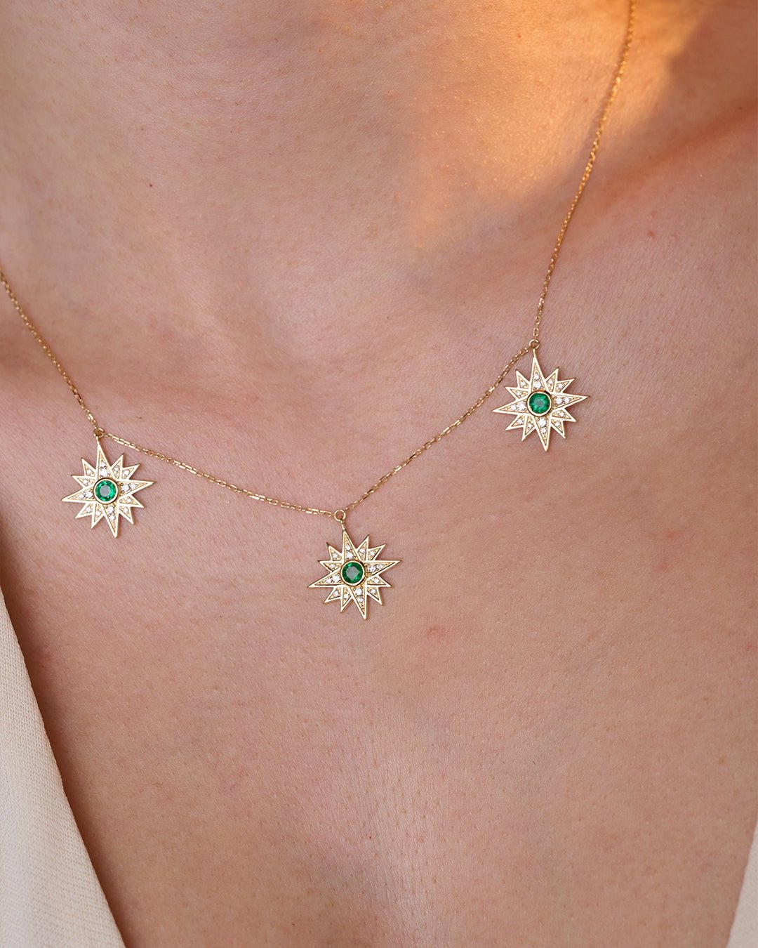 Triple Astra Necklace in Diamond and Emerald - 18k Gold - Lynor