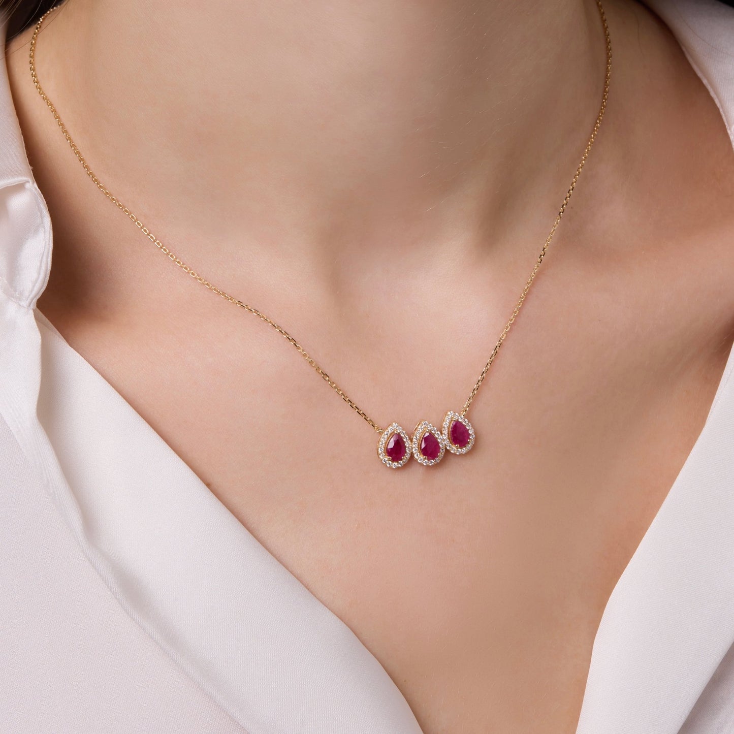 Triple Pear Necklace in Diamond and Ruby - 18k Gold - Lynor