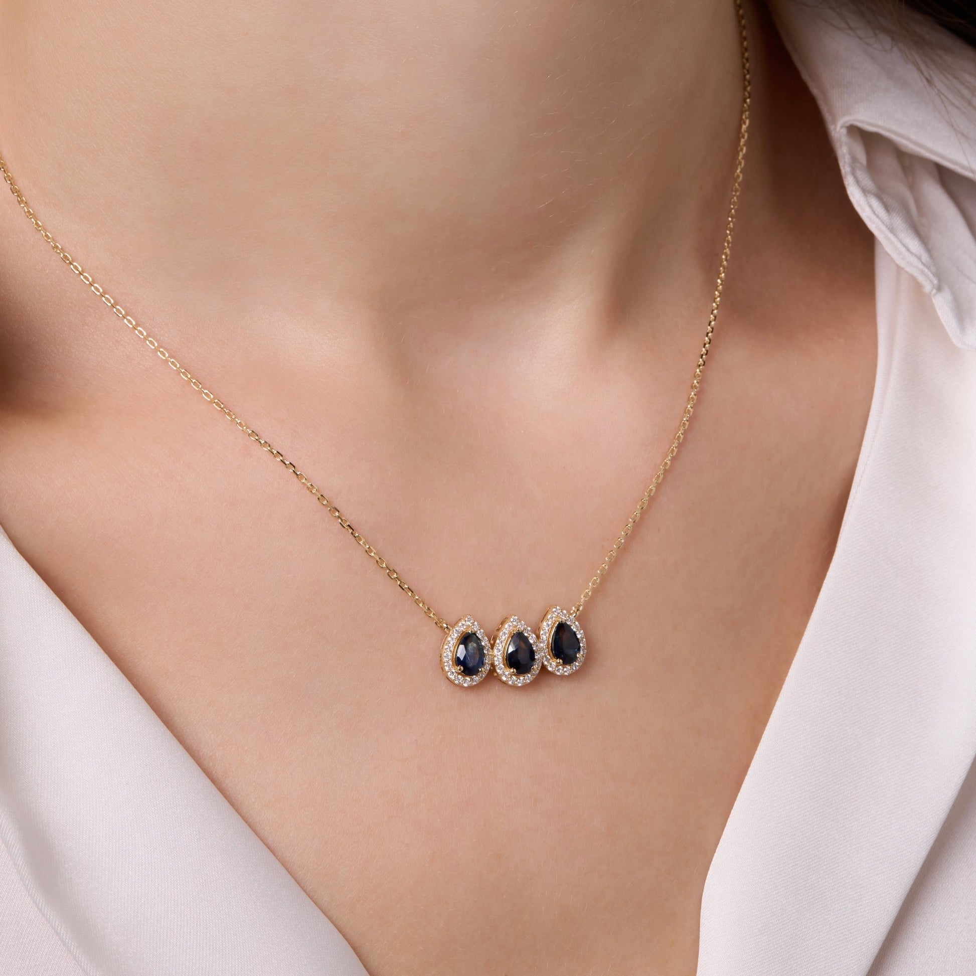 Triple Pear Necklace in Diamond and Sapphire - 18k Gold - Lynor