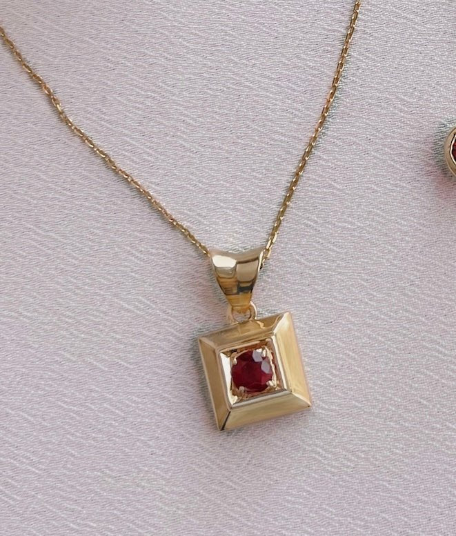 Cecile Necklace in Ruby - 18k Gold - Ly